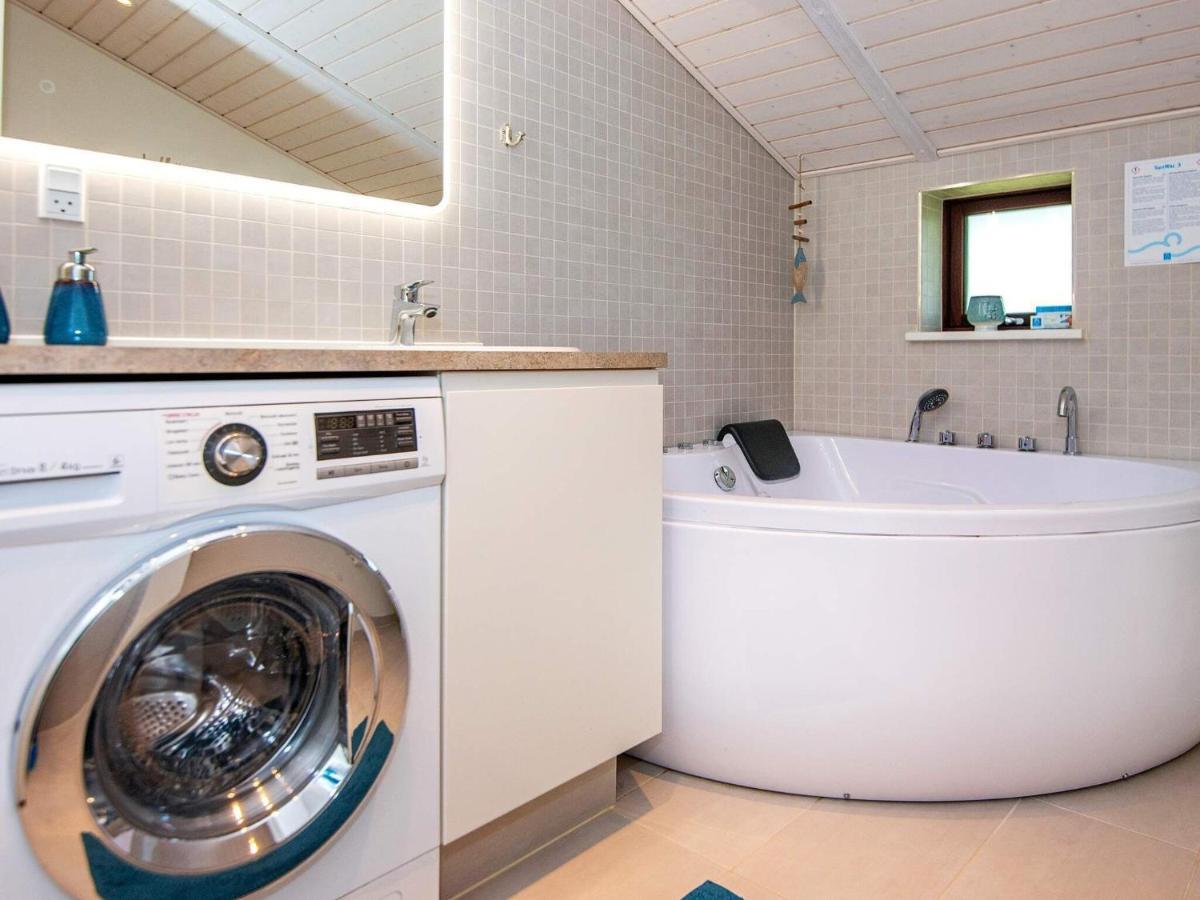 6 Person Holiday Home In R M Lakolk エクステリア 写真